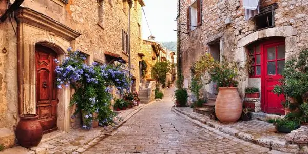 cobbled streets of provence south of france