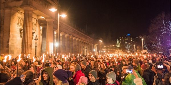 Hogmanay crowd in Edinburgh