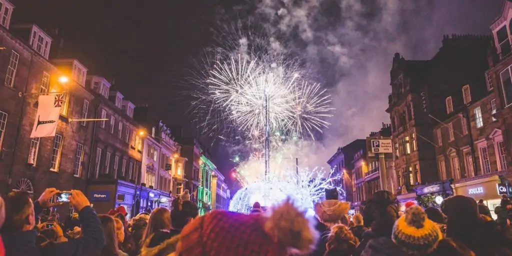 hogmanay streets of edinburgh