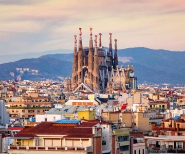 la sagrada familia barcelona golden hour
