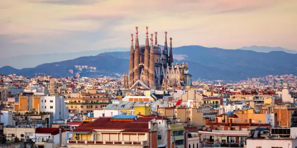 la sagrada familia barcelona golden hour