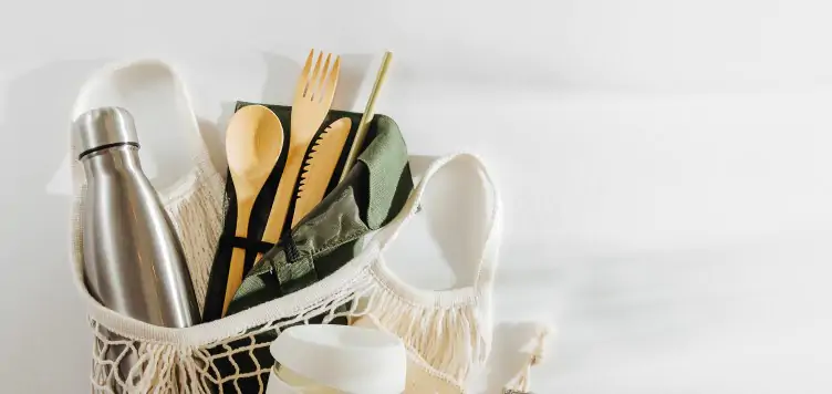 Close up picture of eco-friendly kitchen products.