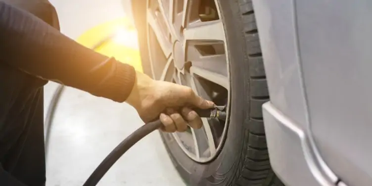 Checking air pressure of tyre