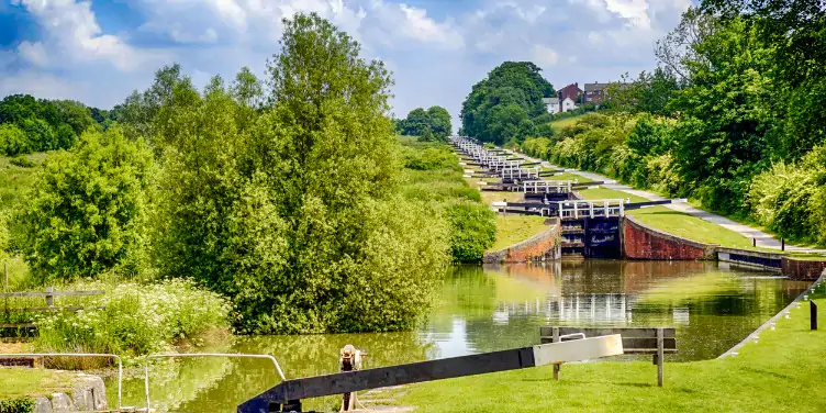 an image of Caen Hill Locks in Wiltshire, on the Great West Way