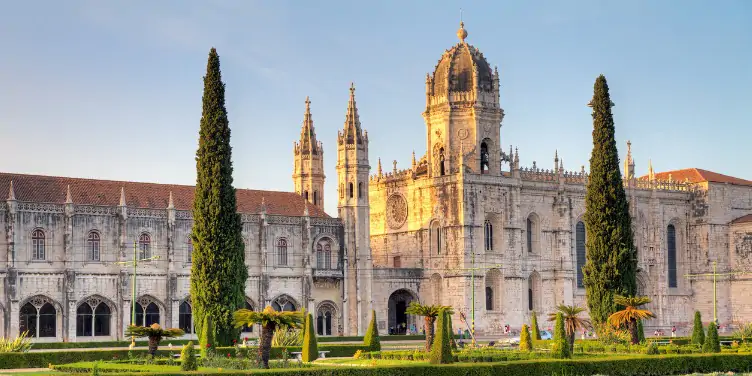  Sunrise view of Jeronimos monastery in the city centre of Lisbon 