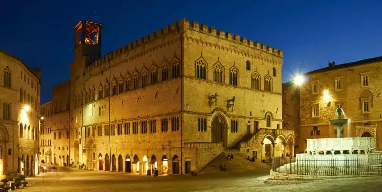 an image of the piazza in Perugia, Italy