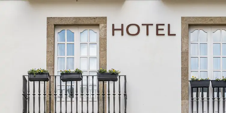 an image of the outside of a hotel with a hotel sign