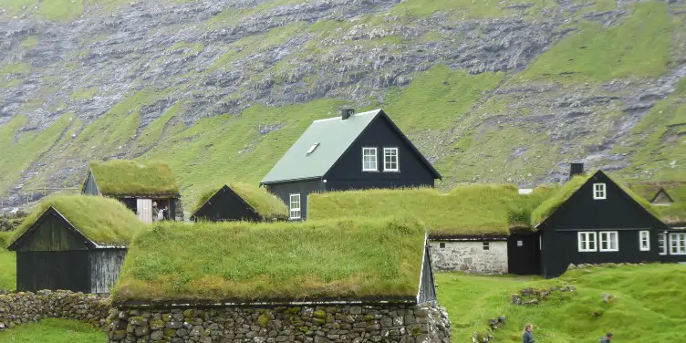 an image of a rural farm in the Faroe Islands