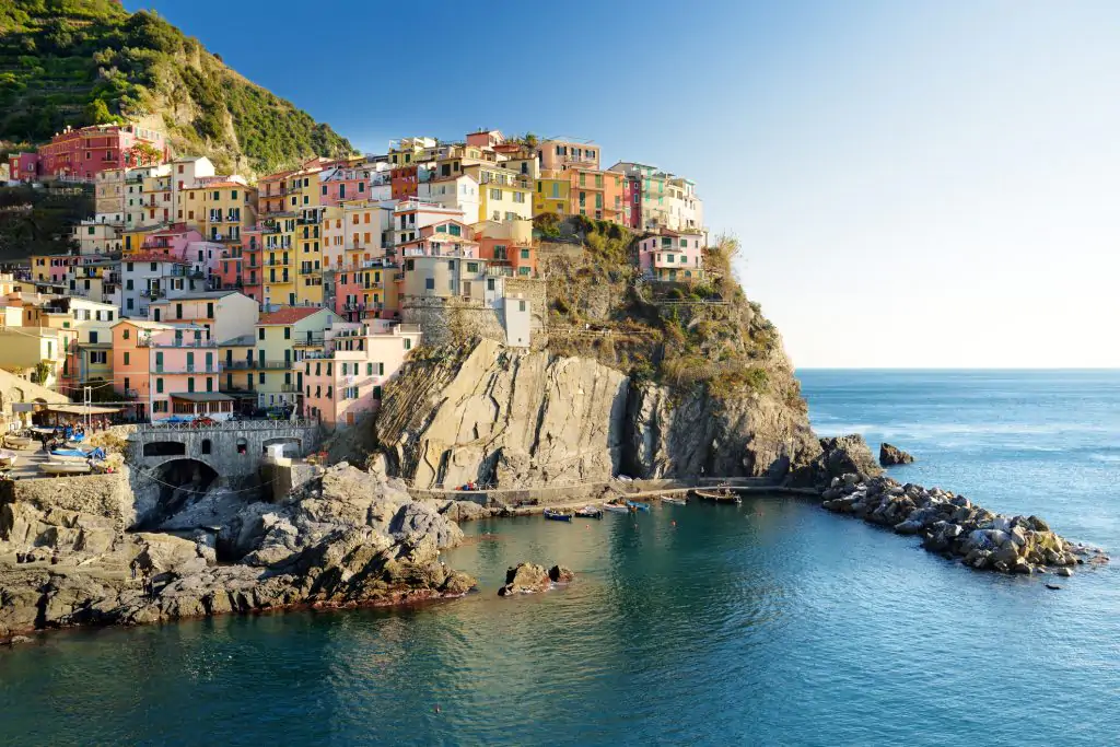 The charming village of Manarola sits on the edge of a cliff.